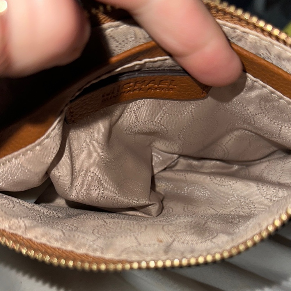Michael Kors Tan pebbled Leather Clutch with Gold Hardware adjustable strap cute - Picture 6 of 8